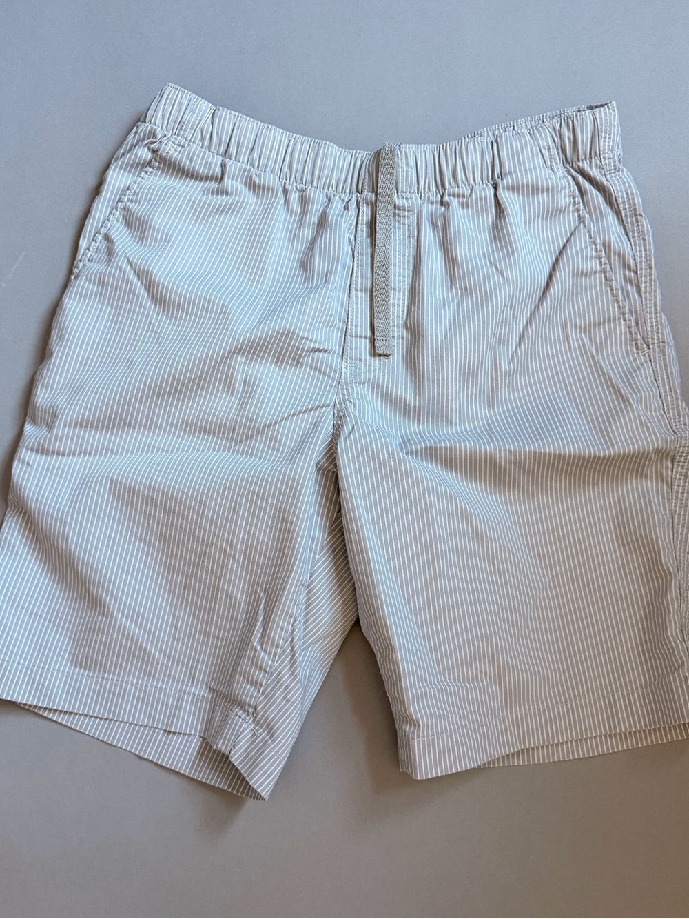 H&M Men's Light Gray Pinstripe Elastic Waist Shorts